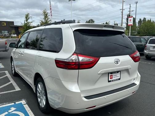 2017 Toyota Sienna XLE