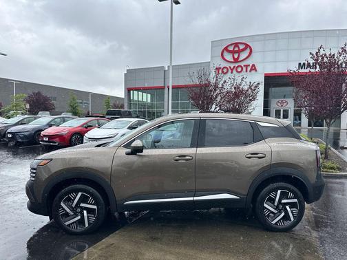 Canyon Bronze Metallic 2025 Nissan Kicks SV