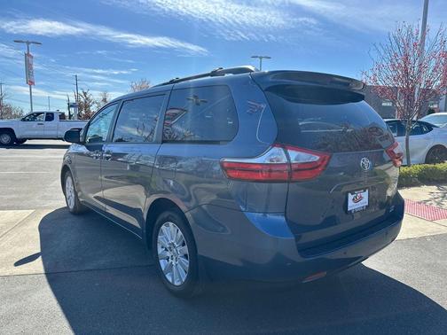2016 Toyota Sienna XLE