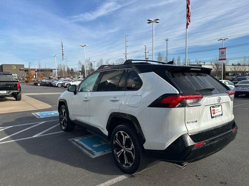 2025 Toyota RAV4 Hybrid SE