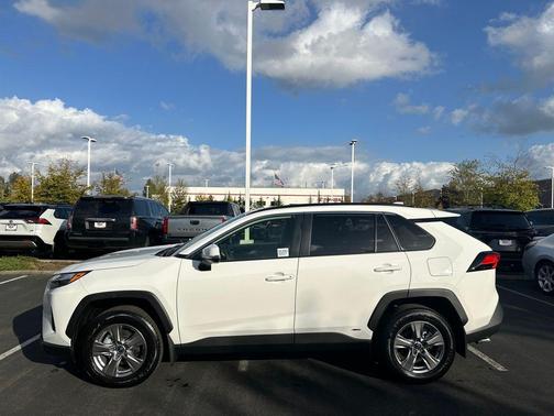 2025 Toyota RAV4 Hybrid XLE