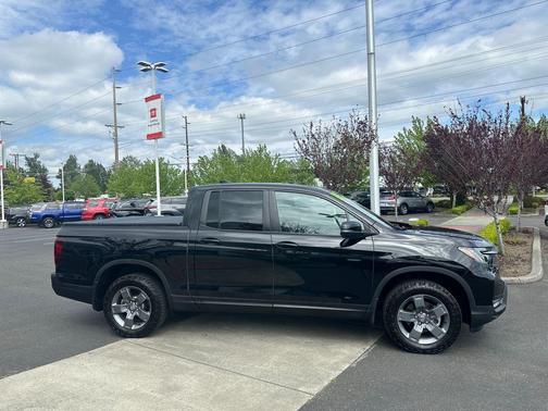 Crystal Black Pearl 2025 Honda Ridgeline TrailSport