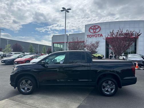 Crystal Black Pearl 2025 Honda Ridgeline TrailSport