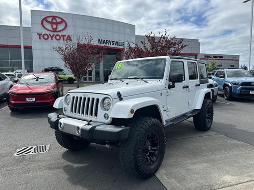 Bright White Clearcoat 2018 Jeep Wrangler JK Unlimited Sahara