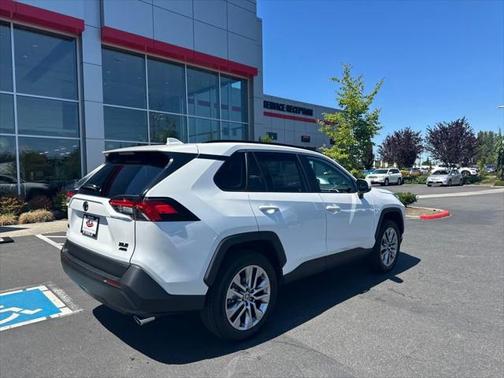 2025 Toyota RAV4 XLE Premium