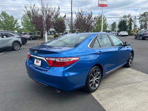 Blue Streak Metallic 2017 Toyota Camry XSE