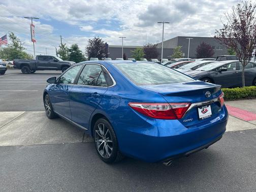 Blue Streak Metallic 2017 Toyota Camry XSE