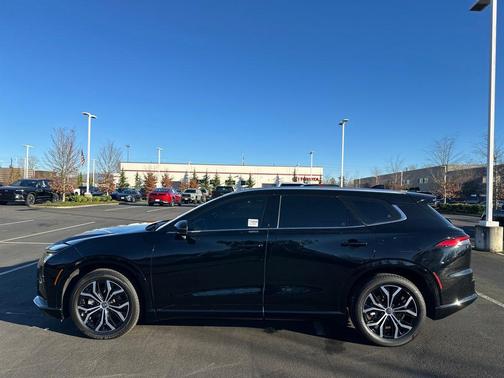 2025 Toyota Crown Signia XLE