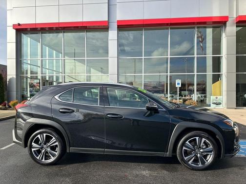 2025 Lexus UX 300h Base