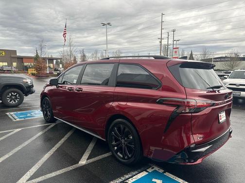 2025 Toyota Sienna XSE 7 Passenger