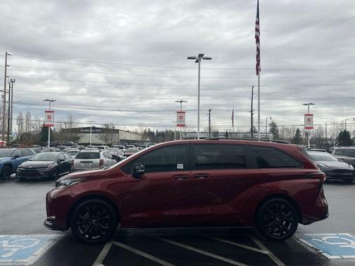 2025 Toyota Sienna XSE 7 Passenger