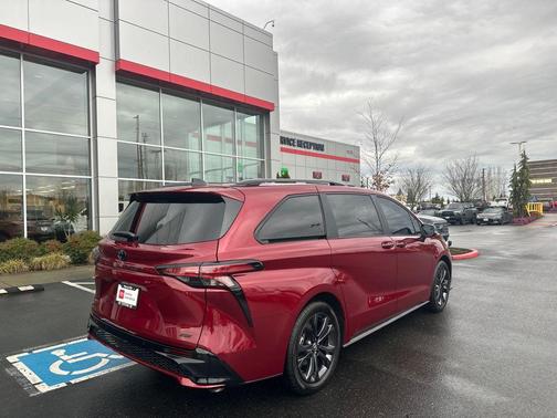 2025 Toyota Sienna XSE 7 Passenger