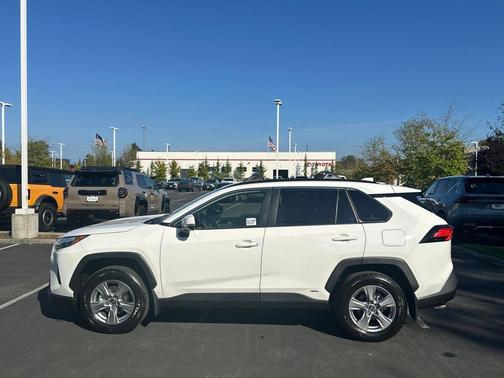 2025 Toyota RAV4 Hybrid XLE