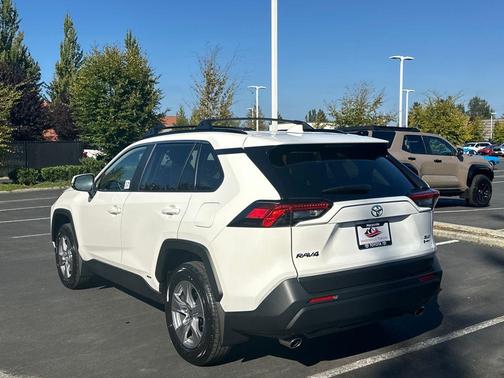 2025 Toyota RAV4 Hybrid XLE