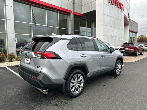 2025 Toyota RAV4 XLE Premium