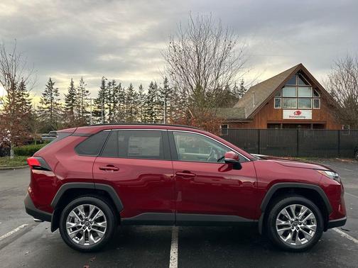 2025 Toyota RAV4 XLE Premium