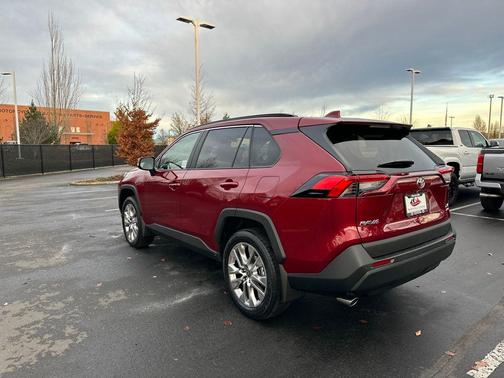 2025 Toyota RAV4 XLE Premium