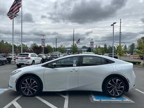 2025 Toyota Prius L