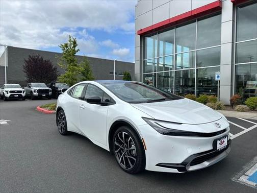 2025 Toyota Prius L