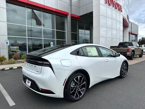 2025 Toyota Prius L