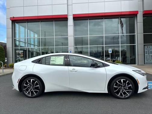 2025 Toyota Prius L