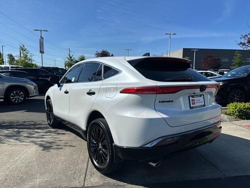 Wind Chill Pearl 2024 Toyota Venza Nightshade Edition