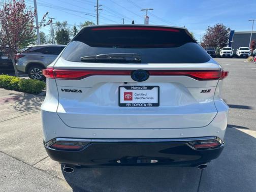 Wind Chill Pearl 2024 Toyota Venza Nightshade Edition