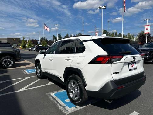 2025 Toyota RAV4 Hybrid LE