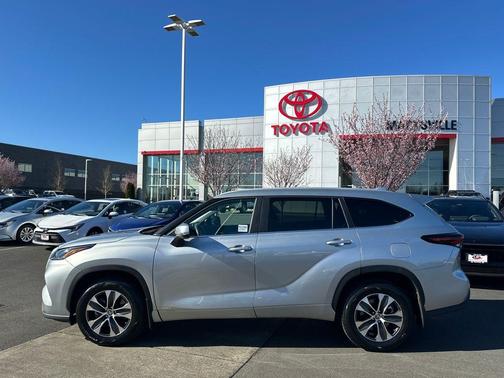 2025 Toyota Highlander Hybrid XLE