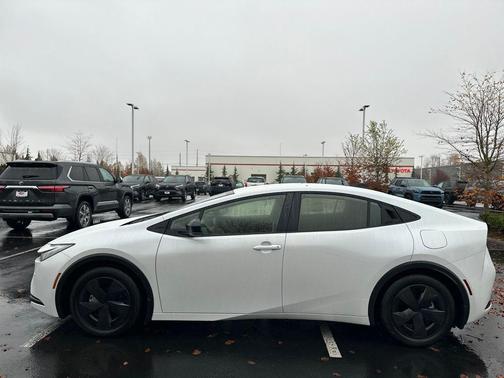 2026 Toyota Prius Plug-In Hybrid SE