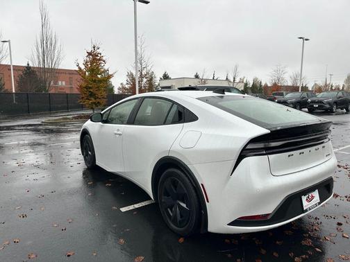 2026 Toyota Prius Plug-In Hybrid SE