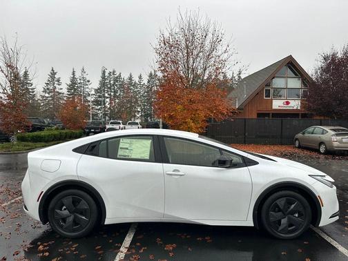 2026 Toyota Prius Plug-In Hybrid SE