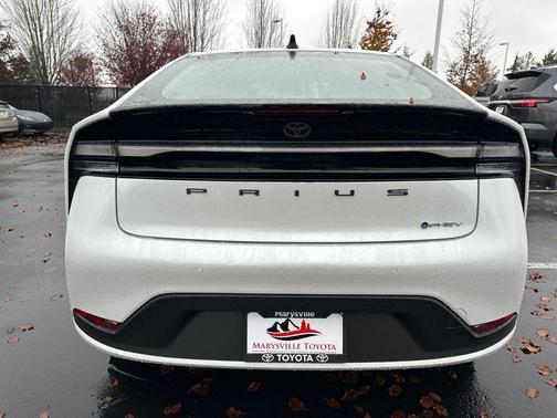 2026 Toyota Prius Plug-In Hybrid SE