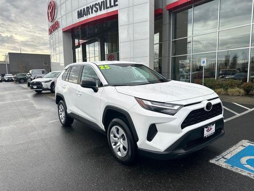 2025 Toyota RAV4 LE