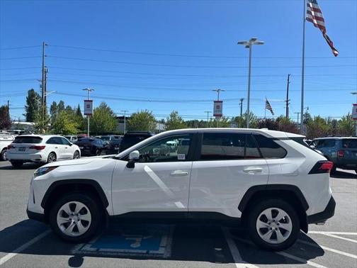 2025 Toyota RAV4 LE