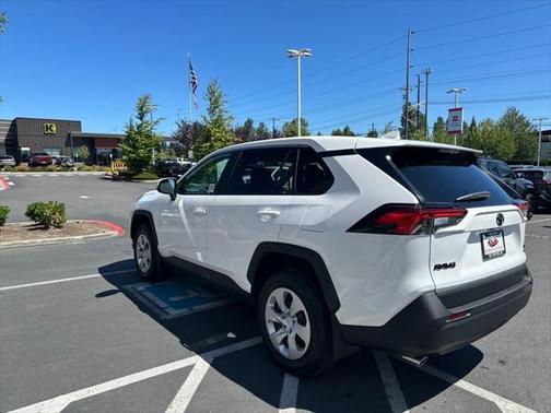 2025 Toyota RAV4 LE