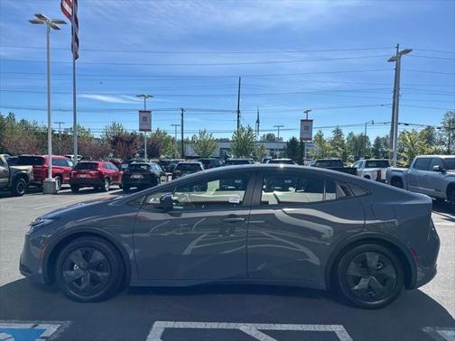 2025 Toyota Prius LE