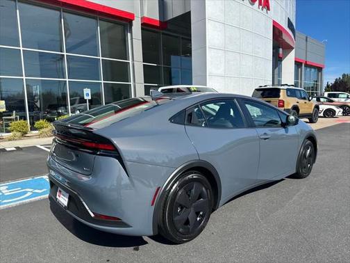 2025 Toyota Prius LE