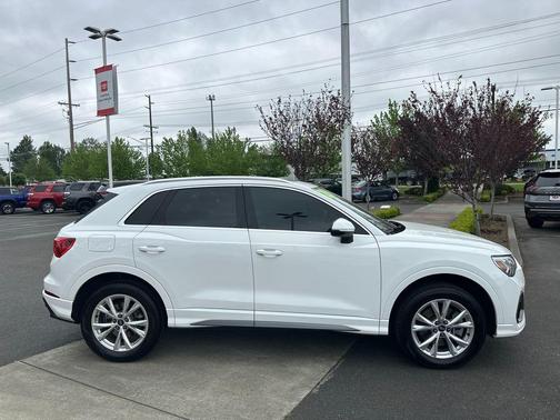 Ibis White 2023 Audi Q3 Premium 45 TFSI S line quattro Tiptronic