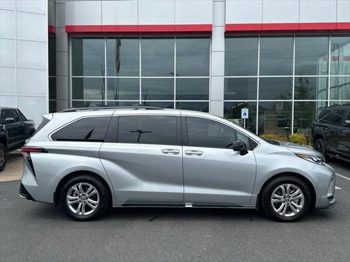 2023 Toyota Sienna XSE 7 Passenger