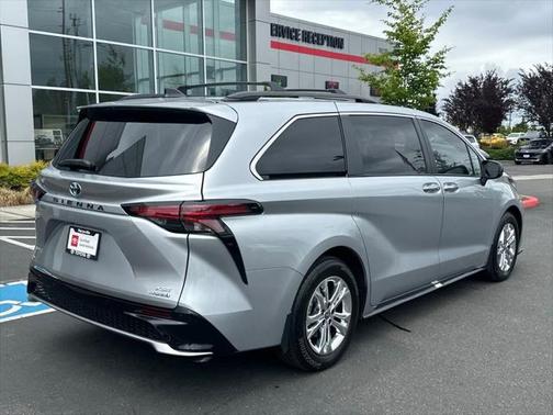 2023 Toyota Sienna XSE 7 Passenger