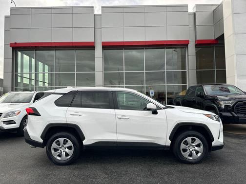 2022 Toyota RAV4 LE