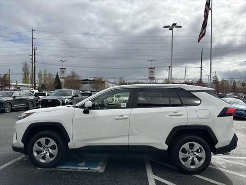 2023 Toyota RAV4 LE