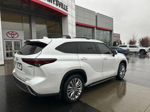 2024 Toyota Highlander Hybrid Platinum