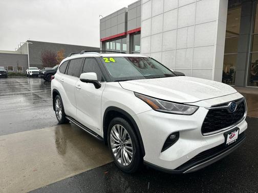 2024 Toyota Highlander Hybrid Platinum
