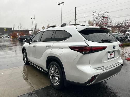 2024 Toyota Highlander Hybrid Platinum