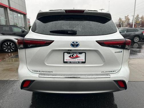 2024 Toyota Highlander Hybrid Platinum