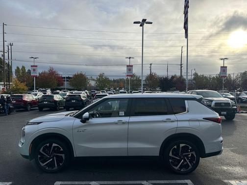 2024 Mitsubishi Outlander PHEV SE S-AWC