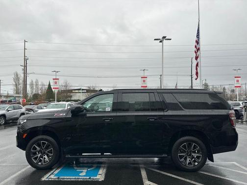 2023 Chevrolet Suburban 4WD Z71