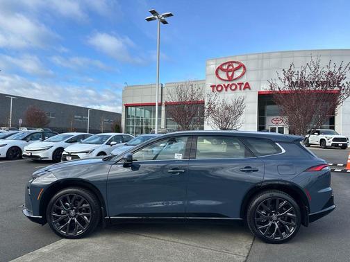 2025 Toyota Crown Signia Limited